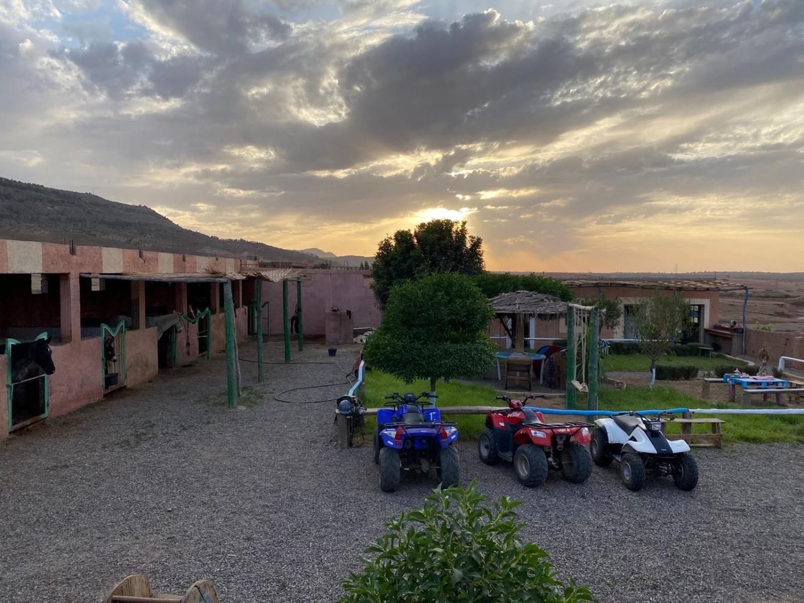 Les Cavaliers Chez Yassine Villa Marrakesh Exterior photo